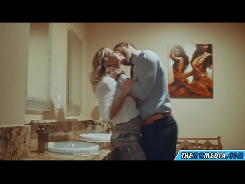 ❤️ Kur një bjonde me bukë ju josh në një banjë publike ❤❌ Porno vk tek ne ❌❤